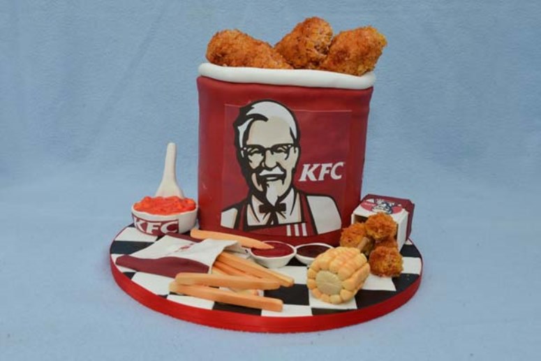Tort - replika kubełka z KFC